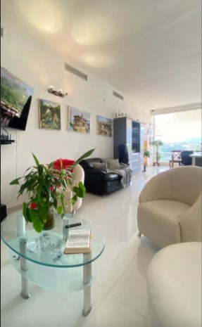 SPLENDID FAMILY HOUSE